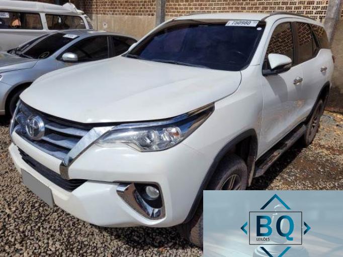 TOYOTA HILUX SW4 19/19