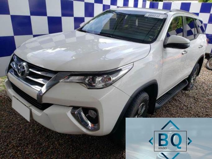 TOYOTA HILUX SW4 19/19